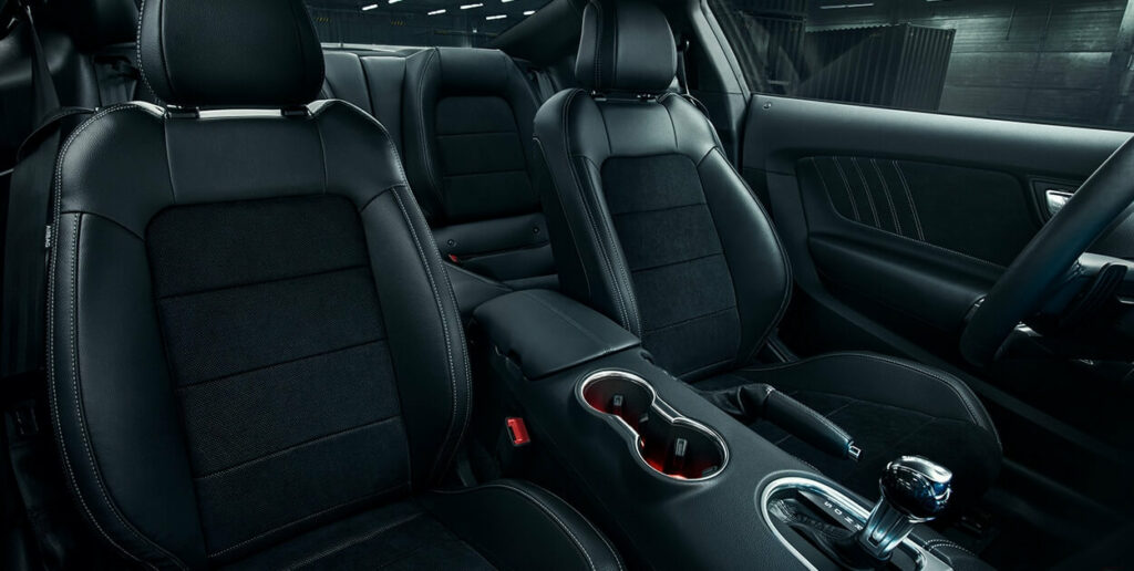 Ford Mustang 2021 interior