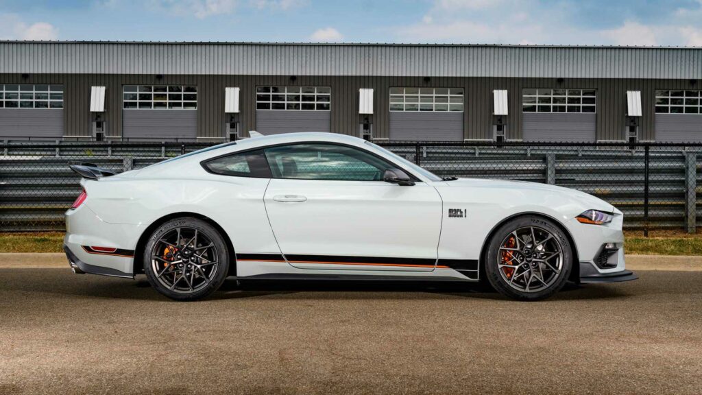 Ford Mustang 2021 lateral