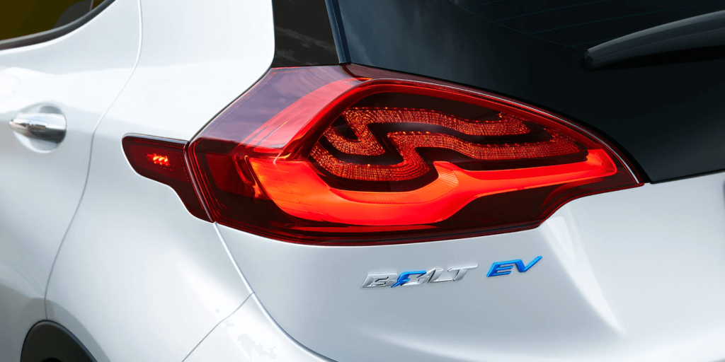chevrolet bolt 2021 vermelho farol
