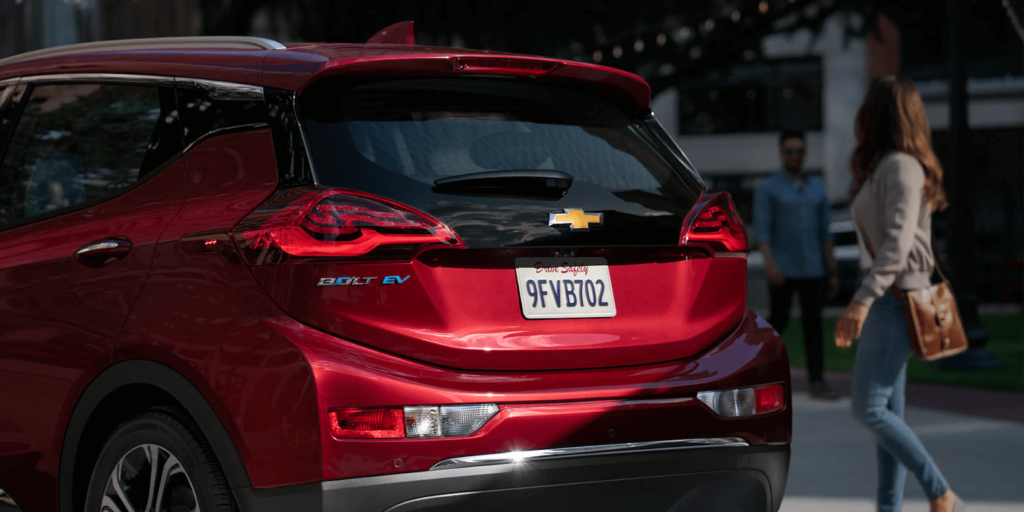 chevrolet bolt 2021 vermelho traseira