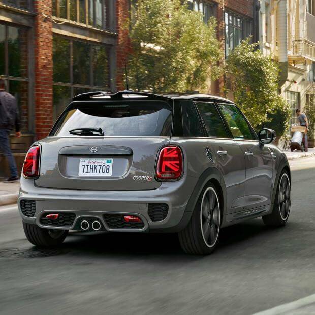 MINI Cooper 2021 S 5 PORTAS traseira