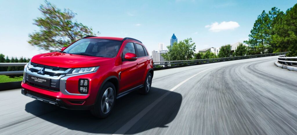 Mitisubishi Outlander 2021 lateral esquerda