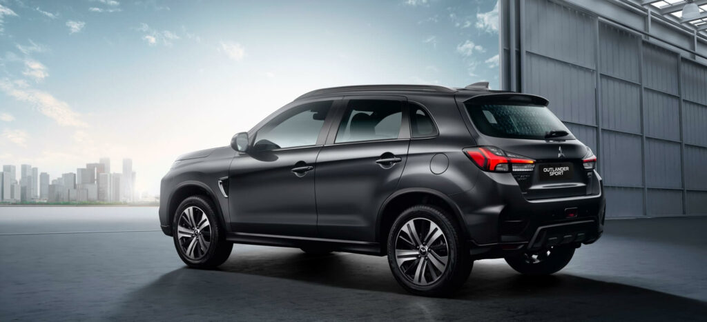 Mitisubishi Outlander 2021 traseira esquerda