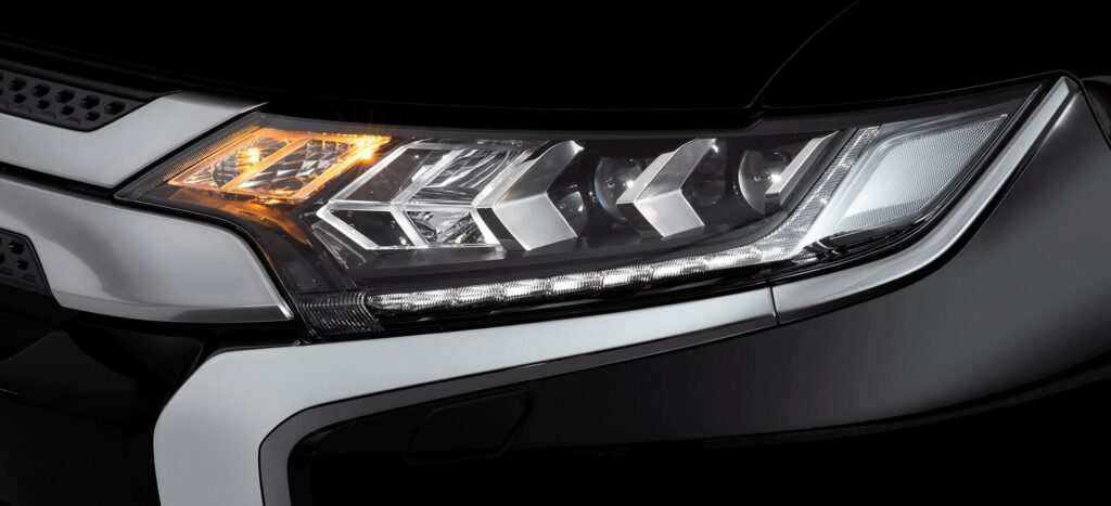Mitsubishi Outlander 2021 faróis