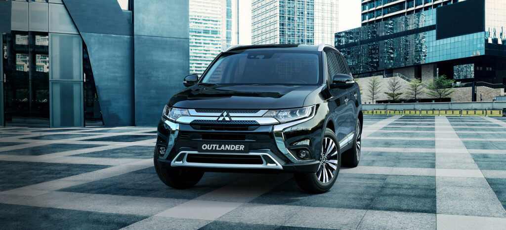 Mitsubishi Outlander 2021 frente esquerda