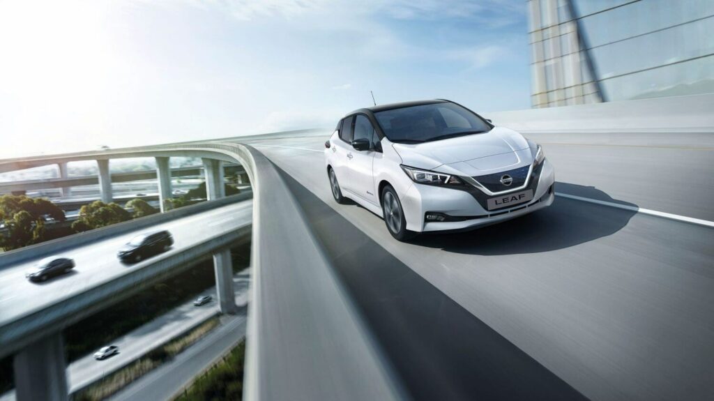 Nissan Leaf 2021 frente direita