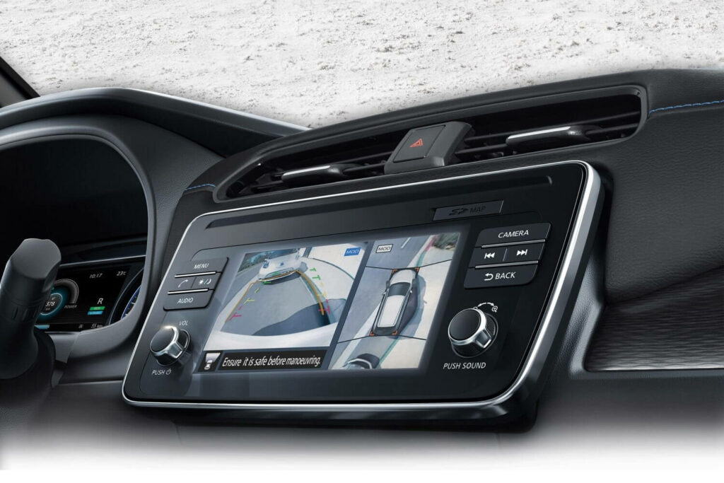 Nissan Leaf 2021 multimidia