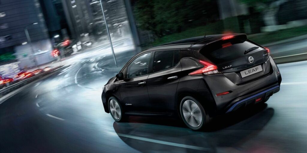 Nissan Leaf 2021 traseira direita