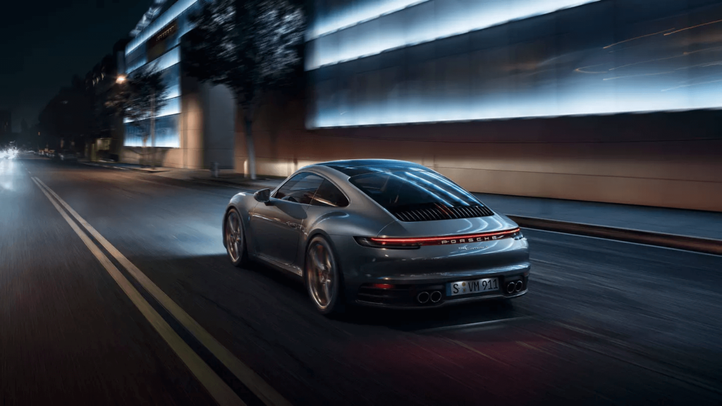 Porshe 911 2021 traseira esquerda 1