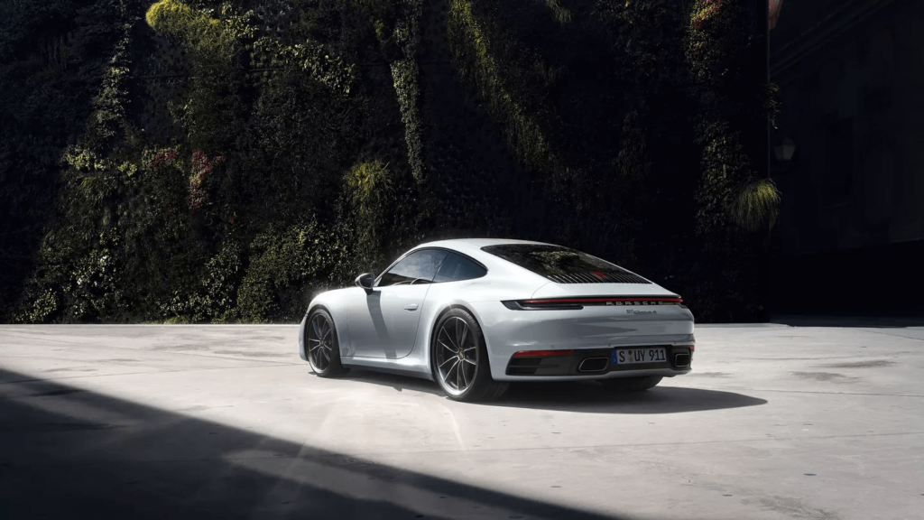 Porshe 911 2021 traseira esquerda
