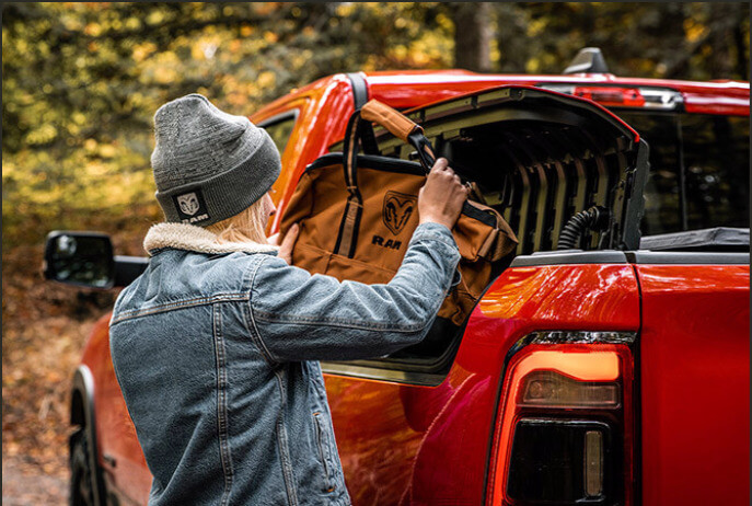 RAM 1500 2021 compartimento de caçamba
