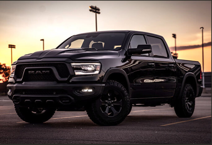 RAM 1500 2021 frente esquerda