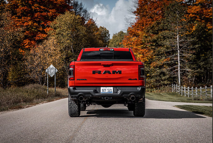 RAM 1500 2021 traseira
