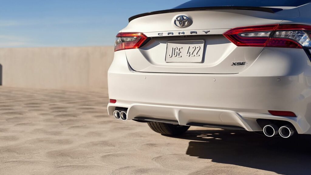 Toyota Camry 2021 escapamentos