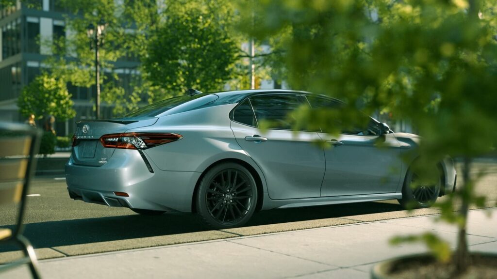 Toyota Camry 2021 traseira direita