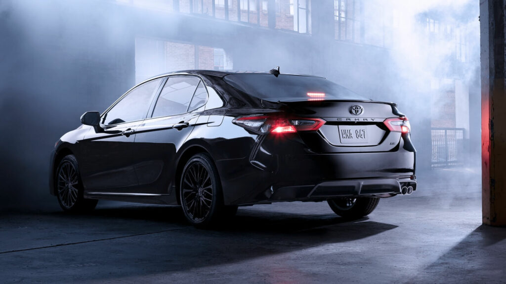 Toyota Camry 2021 traseira esquerda 1