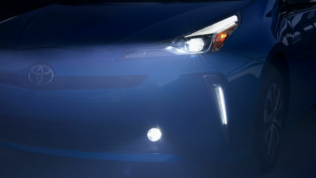 Toyota Prius 2021 faróis