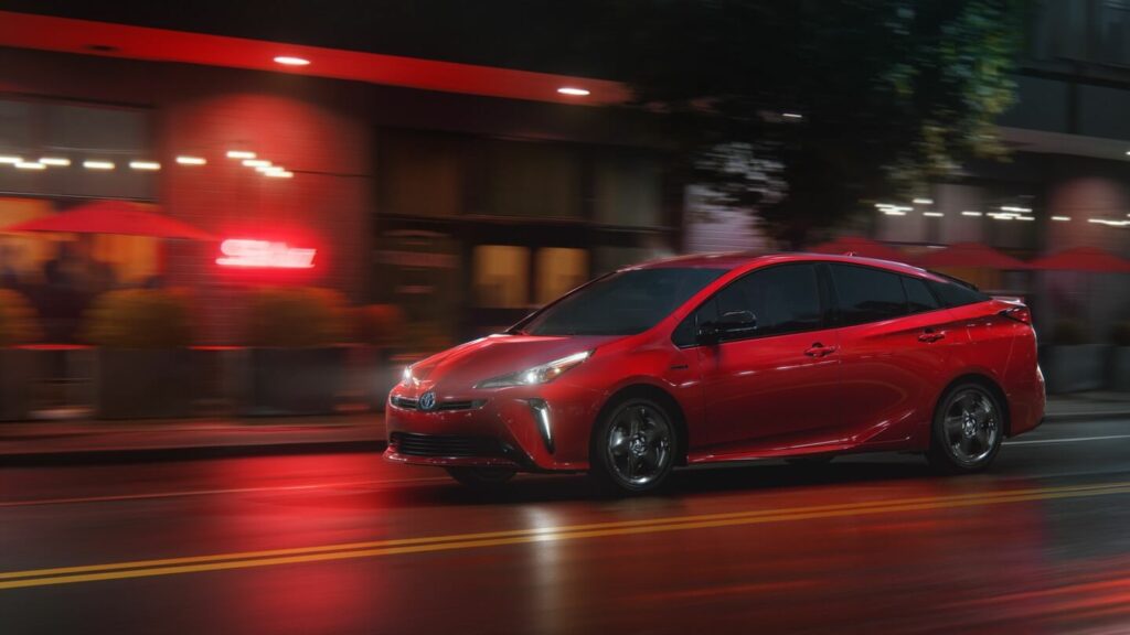 Toyota Prius 2021 frente esquerda