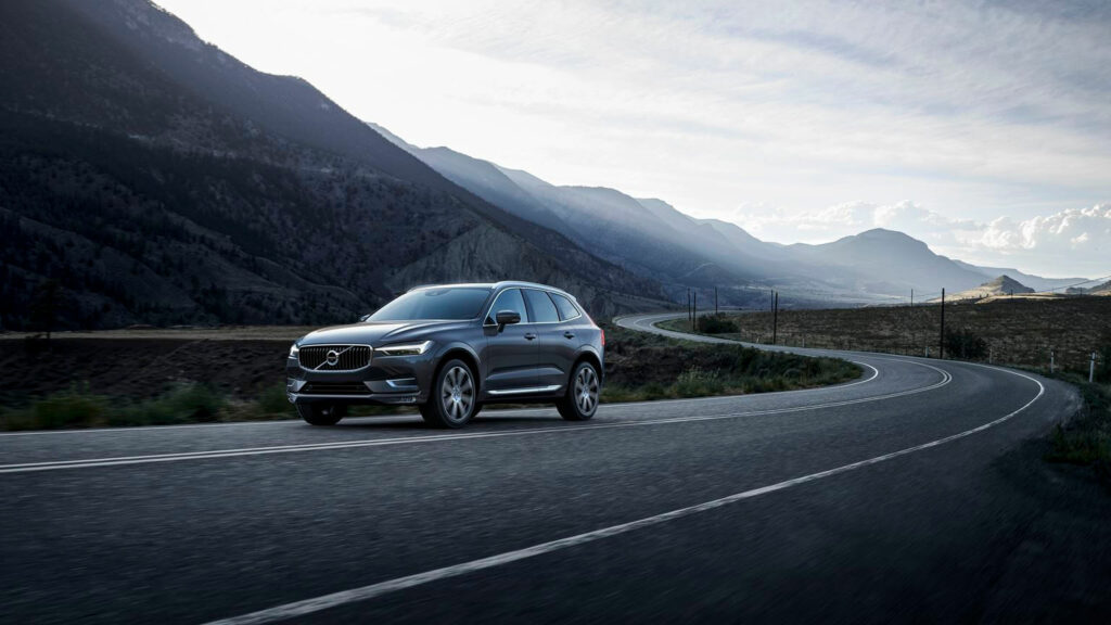 Volvo XC60 2021 frente esquerda