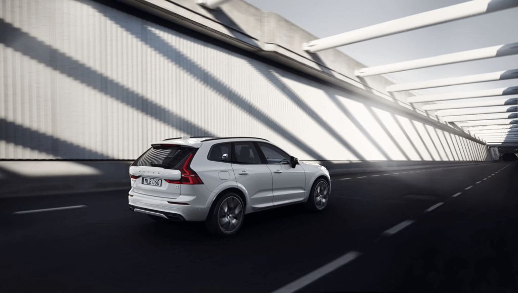 Volvo XC60 2021 traseira direita 1