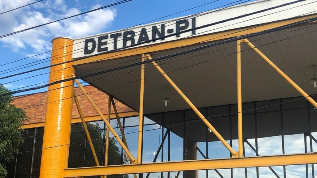 Foto da faxada do DETRAN PI, local onde você pode ir fazer o IPVA 2024 PI
