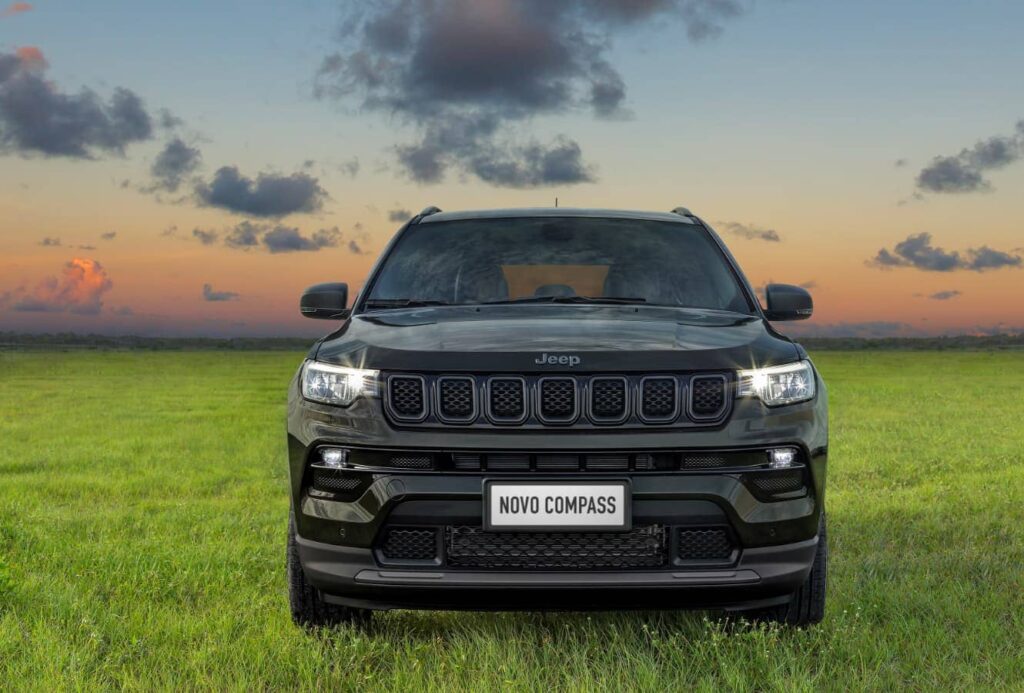 Jeep Compass 2022 visão dianteira