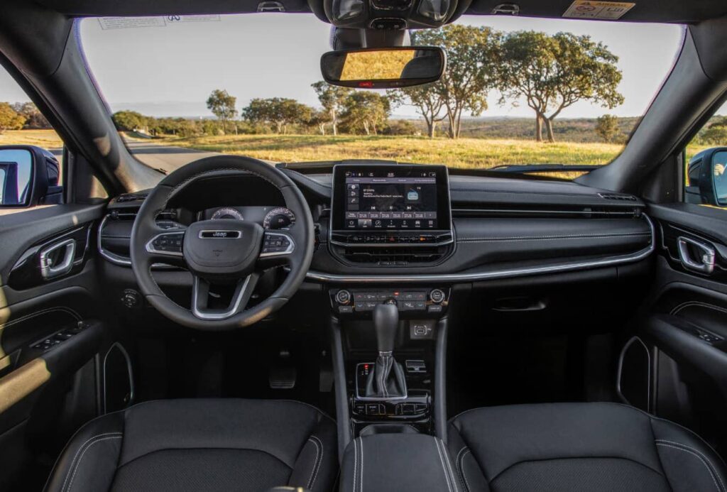 Jeep Compass 2022 interior e painel