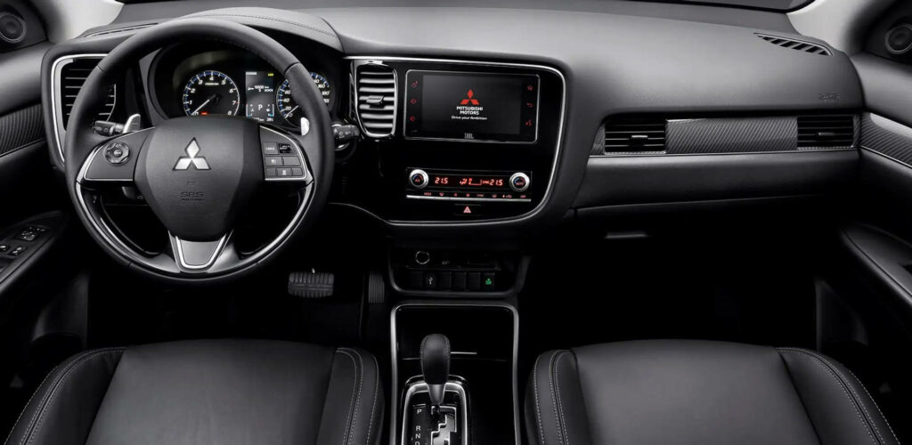 Mitsubishi Outlander 2022 conectividade