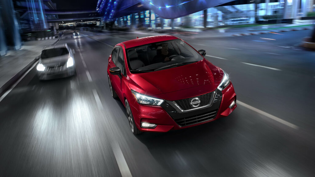 Nissan Versa 2022 frente e grade dianteira