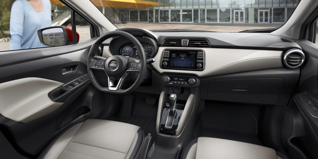 Nissan Versa 2022 espaço interno