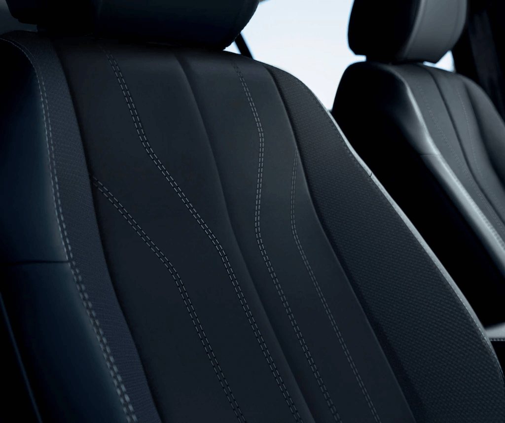 Peugeot 208 2022 conforto interno