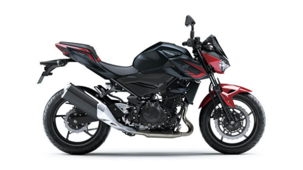 Lateral da Kawasaki Z 400 2022 preta com grafismos vermelhos