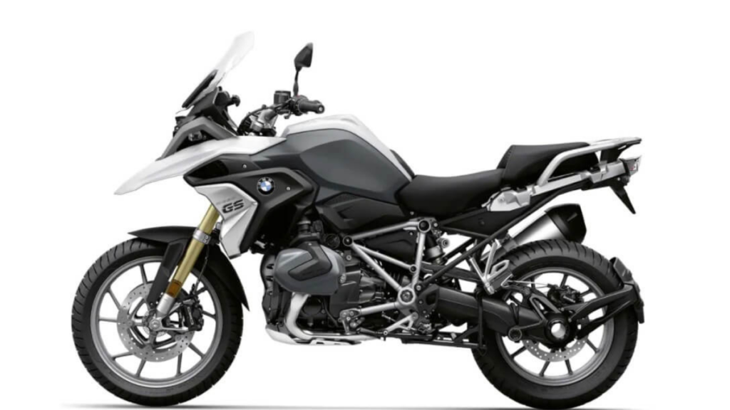 BMW R 1250 GS 2022 preta e prata lateral
