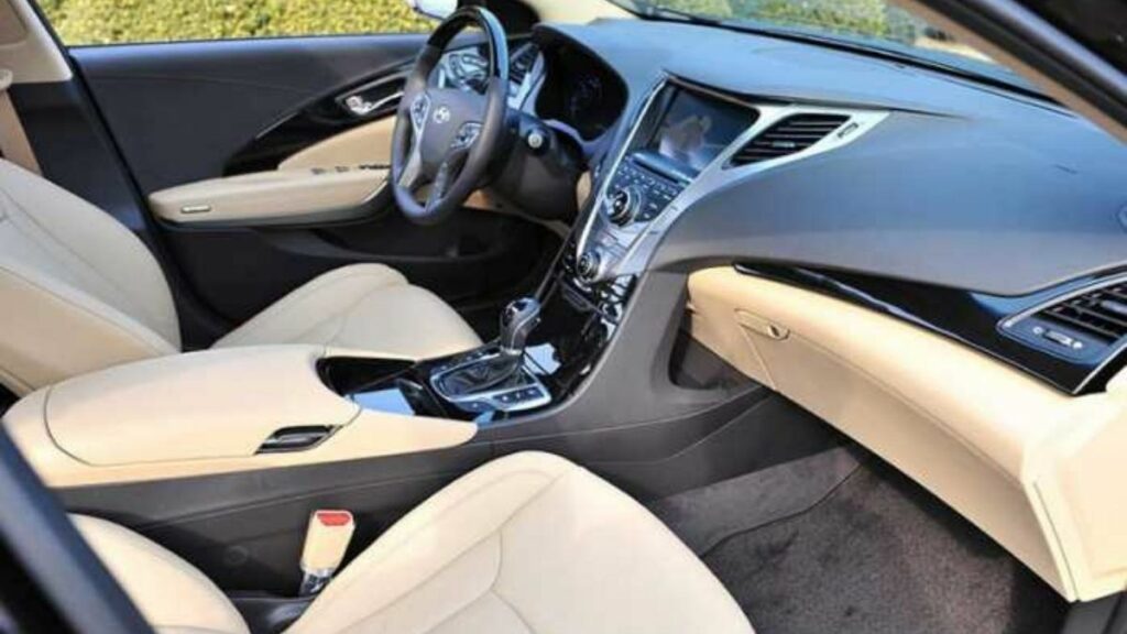 Hyundai Azera 2022 espaço interno