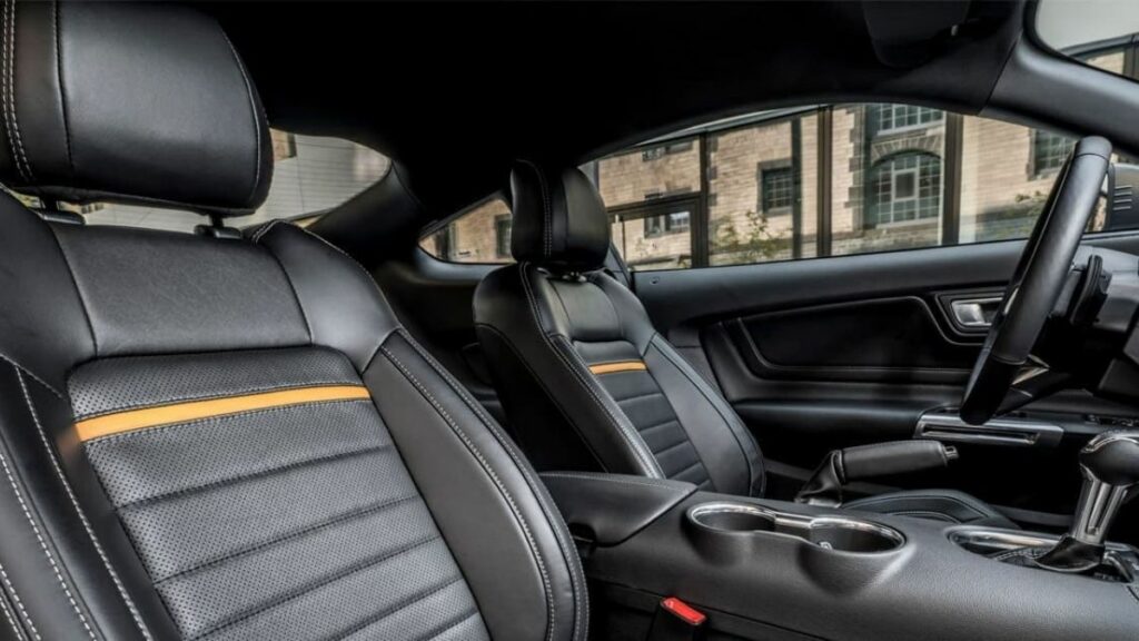 Ford Mustang 2022 bancos