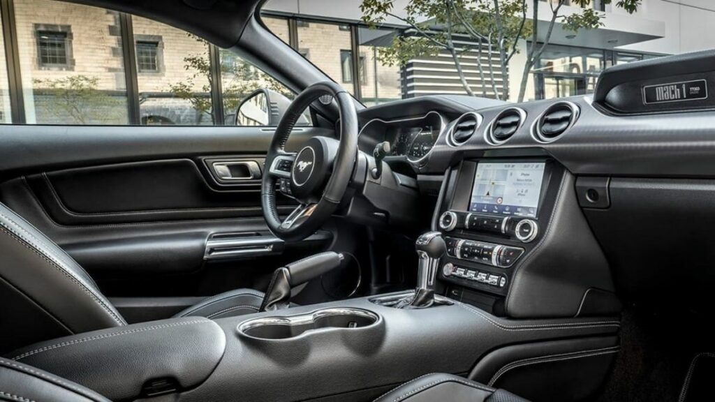 Ford Mustang 2022 interior