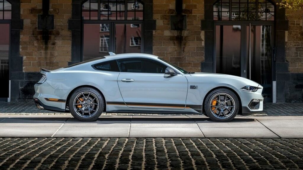 Ford Mustang 2022 lateral