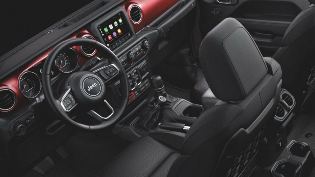 Jeep Wrangler 2022 espaço interno