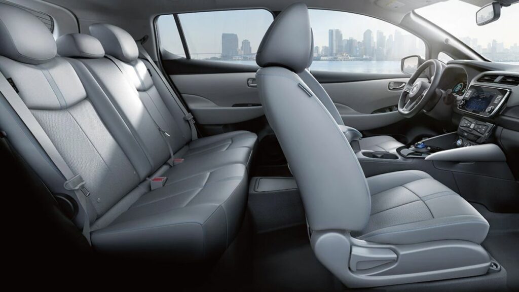 Nissan Leaf 2022 espaço interno