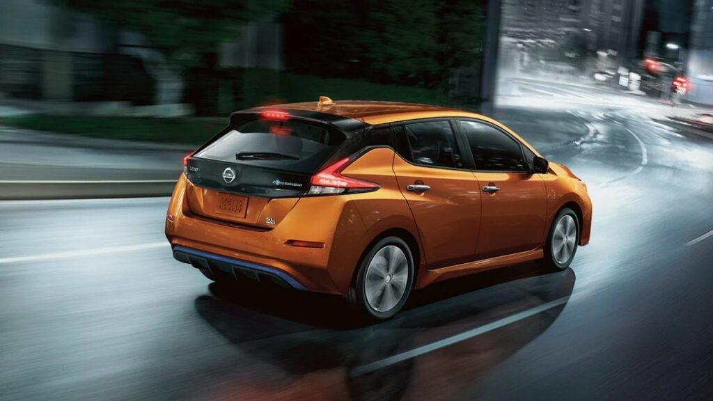 Nissan Leaf 2022 traseira
