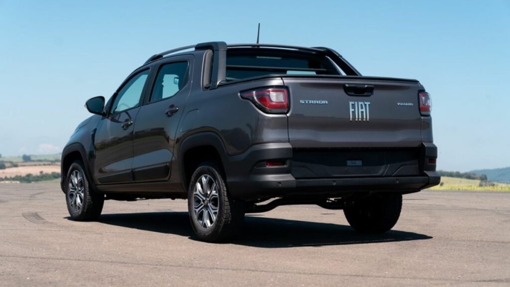 Strada 2022 cabine dupla traseira