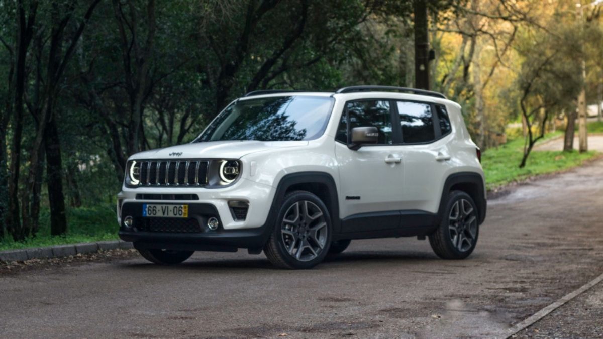 Foto lateral de um Jeep Renegade Branco 2023