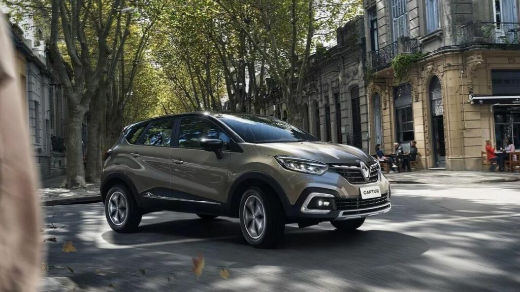 Renault Captur 2022 na cidade