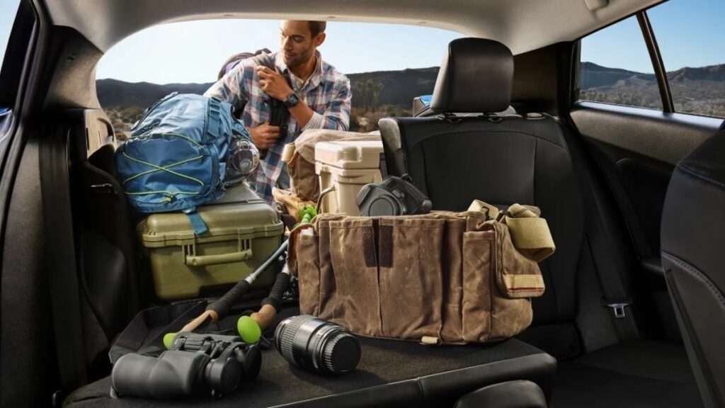 Bancos traseiros e porta-malas do Toyota Prius 2022