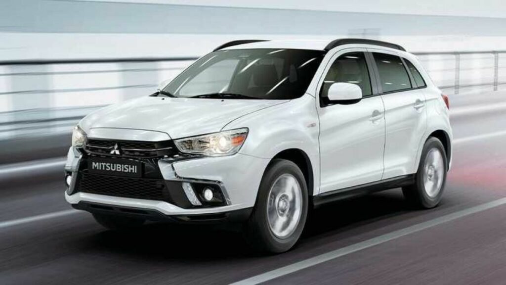 Mitsubishi ASX 2022 branco na estrada