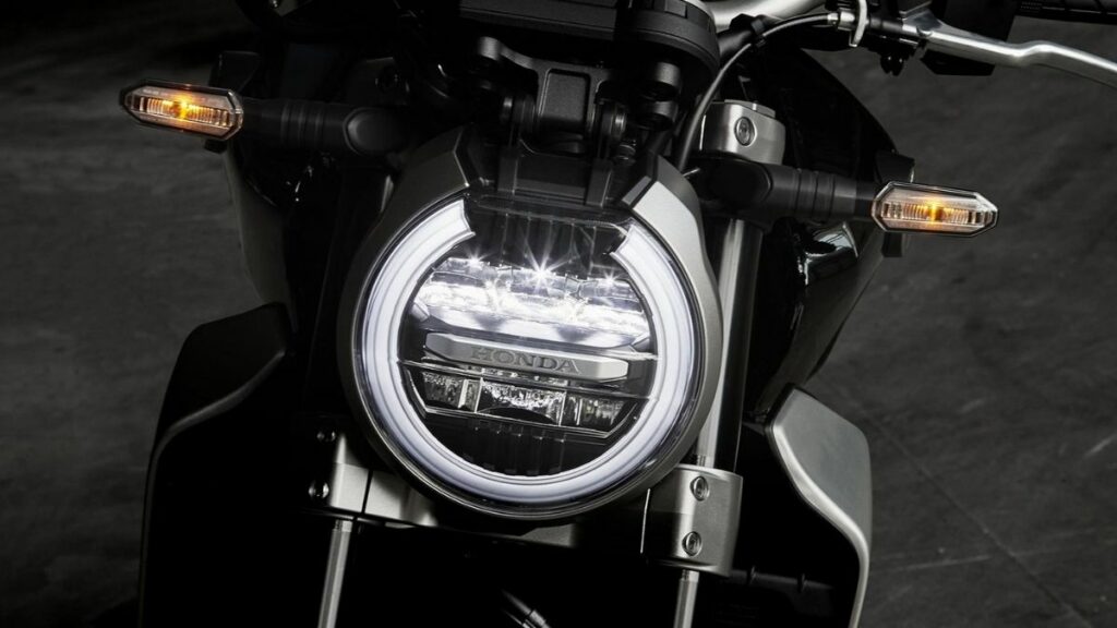 Honda CB 1000R 2022 iluminação