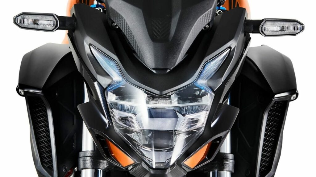 CB 500 F 2022 iluminação