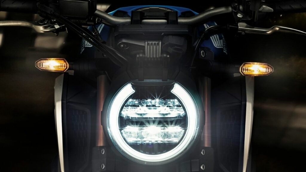 Honda CB 650R 2023 Farol