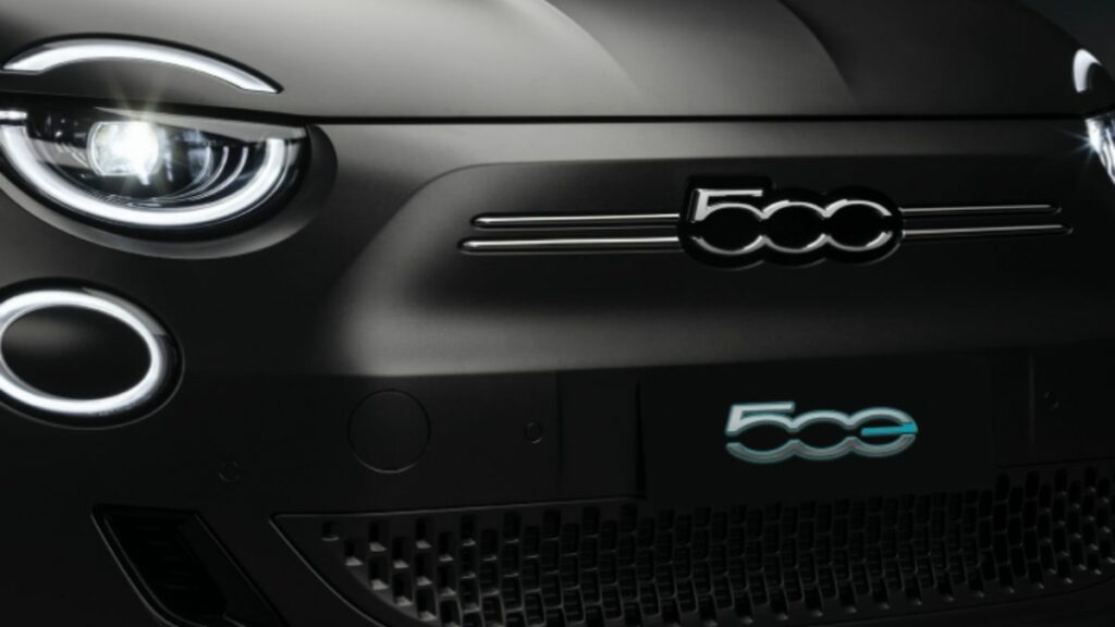 Fiat 500e 2022 frente iluminação