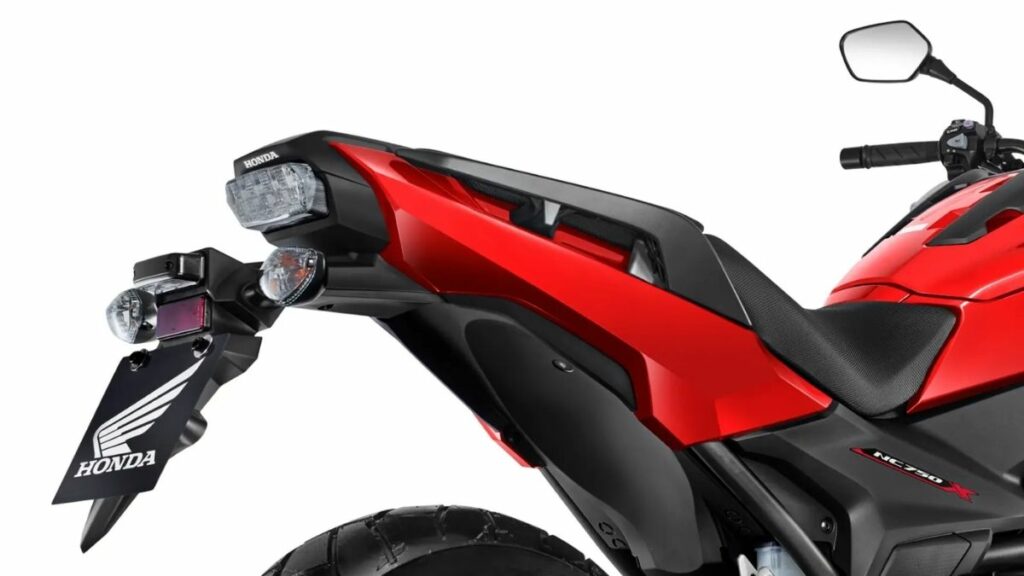 NC 750X 2022 traseira